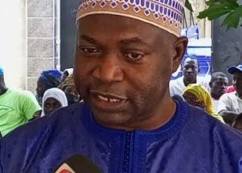 D’après L’Observateur, les gendarmes enquêteurs ont déclaré que ces pièces n’ont pas été versées au dossier car, ils n’y ont pas relevé de traces de sperme. Le juge et la Chambre d’accusation voudraient en avoir le cœur net. Autre chose que la Chambre d’accusation et le juge espèrent clarifier : le gynécologue de l’hôpital Philippe Maguilène Senghor, où la victime présumée a été admise juste après les faits supposés, lui avait prescrit une pilule du lendemain alors que l’expertise faite à l’hôpital Idrissa Pouye de Grand-Yoff n’a révélé aucune trace de sperme dans ses parties intimes. Le médecin sera entendu. Il devra s'expliquer. Quoi qu’il en soit Sitor Ndour va encore patienter en prison. Sa demande de liberté provisoire a été rejetée et l’appel de cette décision faite devant la Chambre d’accusation a connu le même traitement.