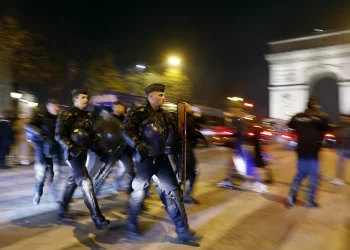 CDM 2022: 40 proches de l'ultradroite interpellés à Paris pour port d'armes en marge de Maroc-France