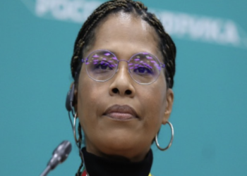 Macky Sall : «Macron lui a enjoint de rester au pouvoir pour sauver la Françafrique», selon Nathalie Yamb