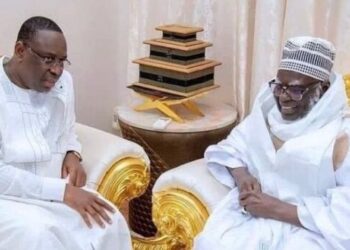 Urgent : Macky Sall reçu actuellement par Serigne Mountakha à Touba