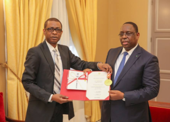 Youssou Ndour démissionne de son poste de ministre conseiller et quitte…