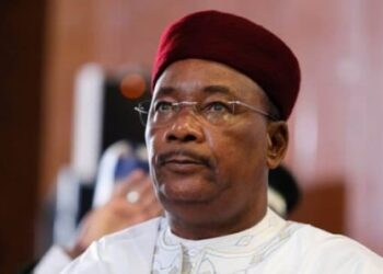 Niger: pour l&rsquo;ex-président Issoufou, une intervention militaire serait une « faute »