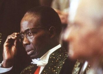 Décorations, bijoux et pièces d’or… : des biens du Président Senghor vendus aux enchères