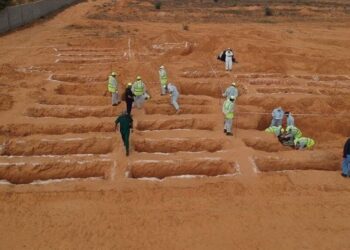 Une « fosse commune » avec au moins 65 corps de migrants découverte en Libye (ONU)