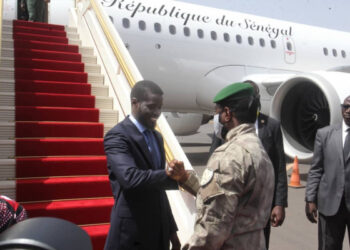 En visite au Mali : Bassirou Diomaye Faye accueilli par le Colonel Assimi Goita