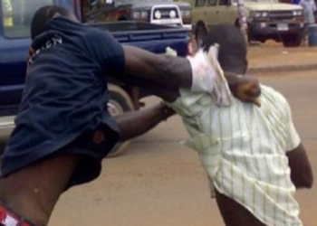 Deux hommes se battent pour une femme : un mort