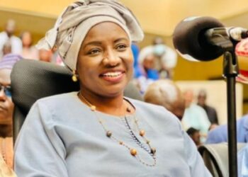 4P et APR : Mimi Touré demande à Macky Sall de choisir une casquette