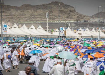 Hajj: marée de fidèles au mont Arafat sous une chaleur extrême