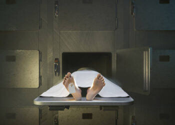 « Le plus vieux des cadavres m’a demandé de l’eau à boire » : Les incroyables confidences d’un ex-préposé à la morgue