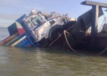 Sédhiou : L’armée sort du fleuve un camion qui bloquait le bac depuis 28 jours