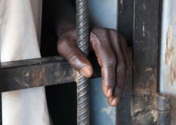 Kaolack : Il surprend un individu dans sa cour en pleine nuit… avec un tournevis à la main