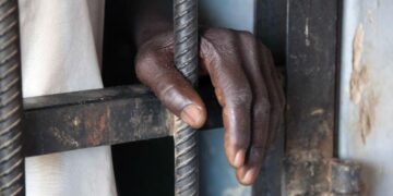 Kaolack : Il surprend un individu dans sa cour en pleine nuit… avec un tournevis à la main